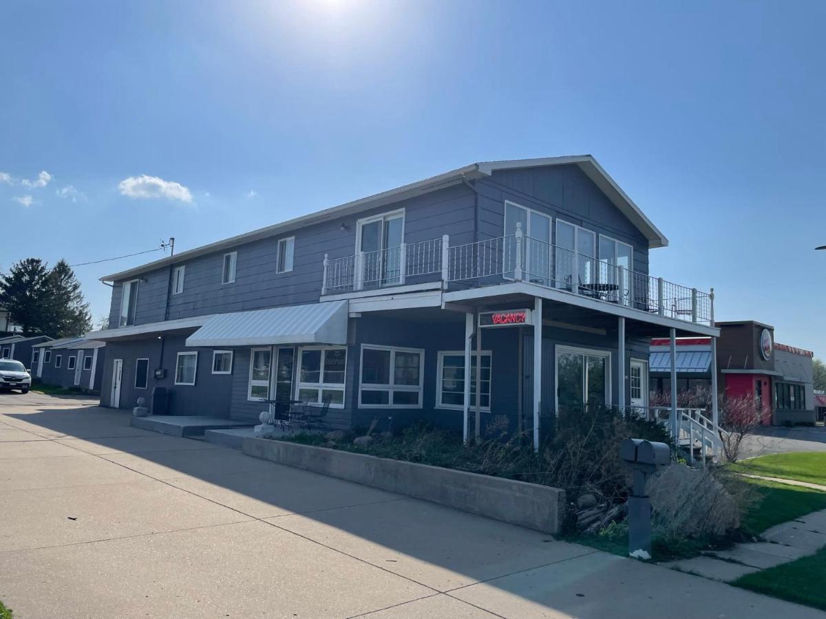 3 Bedroom Condo With Lake Pepin Views With Access To Shared Outdoor Pool Lake City Exterior photo