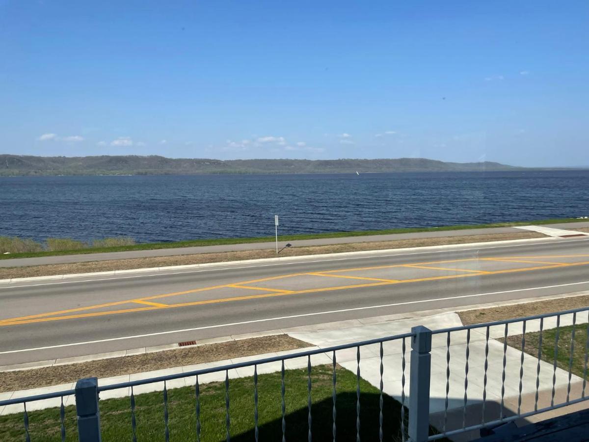 3 Bedroom Condo With Lake Pepin Views With Access To Shared Outdoor Pool Lake City Exterior photo