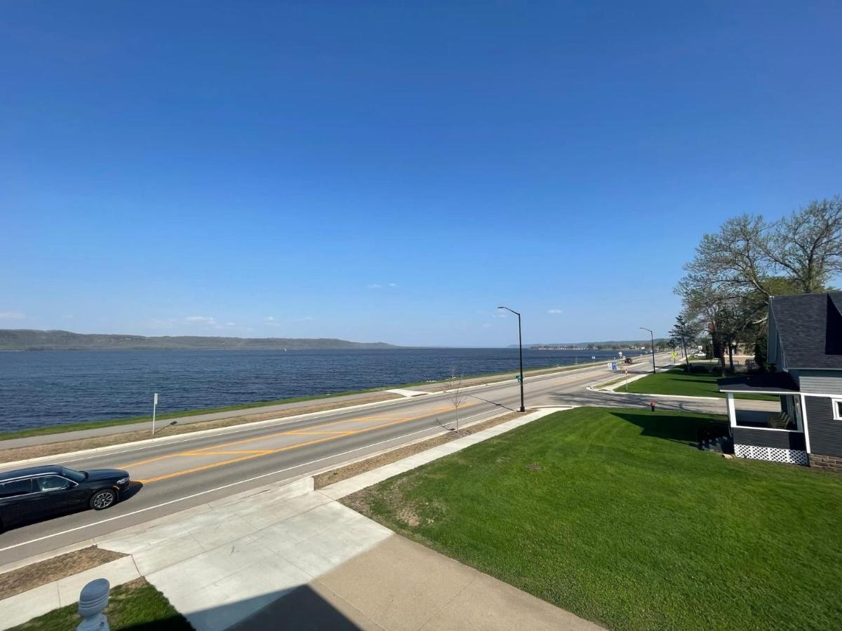 3 Bedroom Condo With Lake Pepin Views With Access To Shared Outdoor Pool Lake City Exterior photo