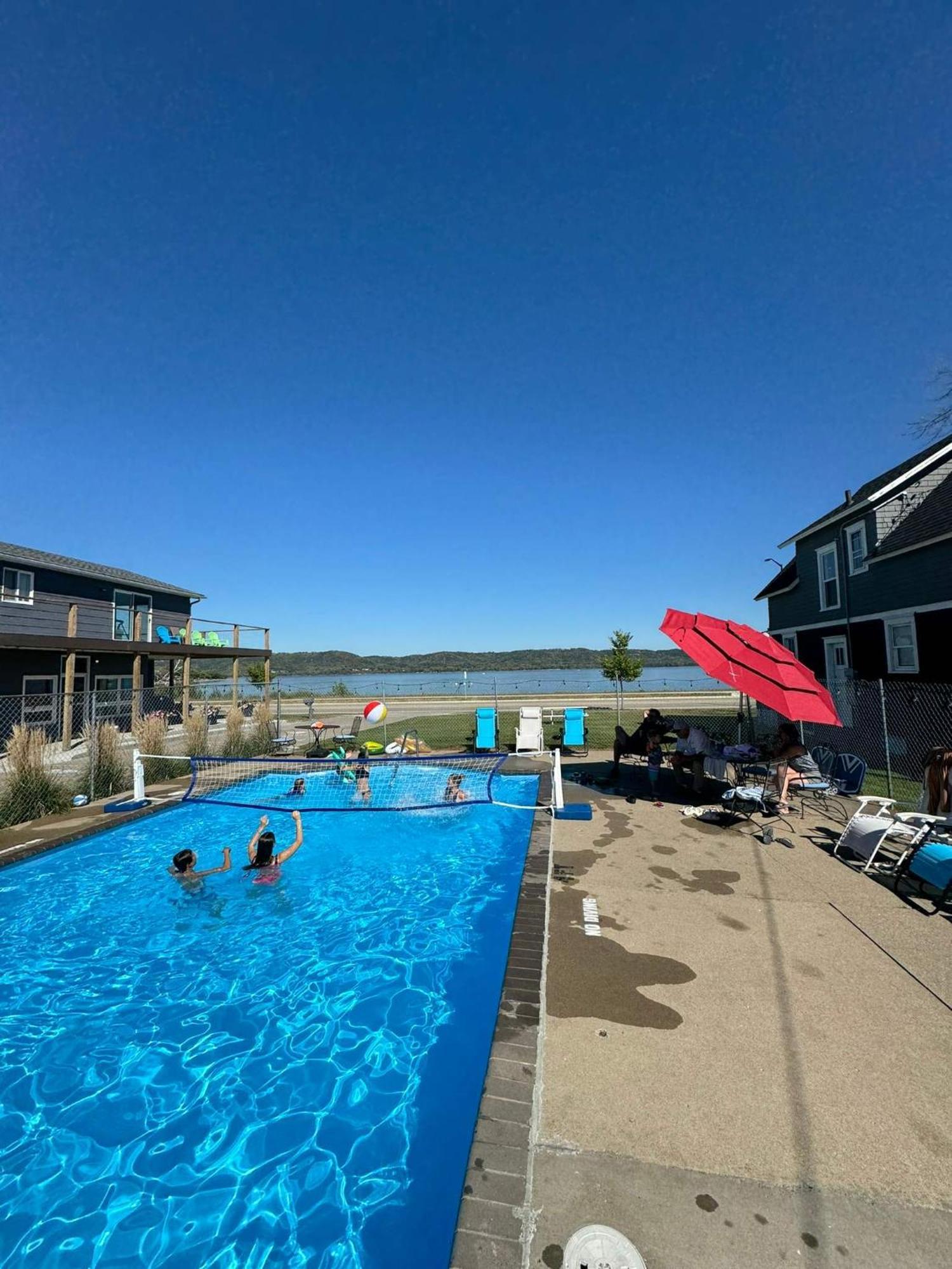 3 Bedroom Condo With Lake Pepin Views With Access To Shared Outdoor Pool Lake City Exterior photo