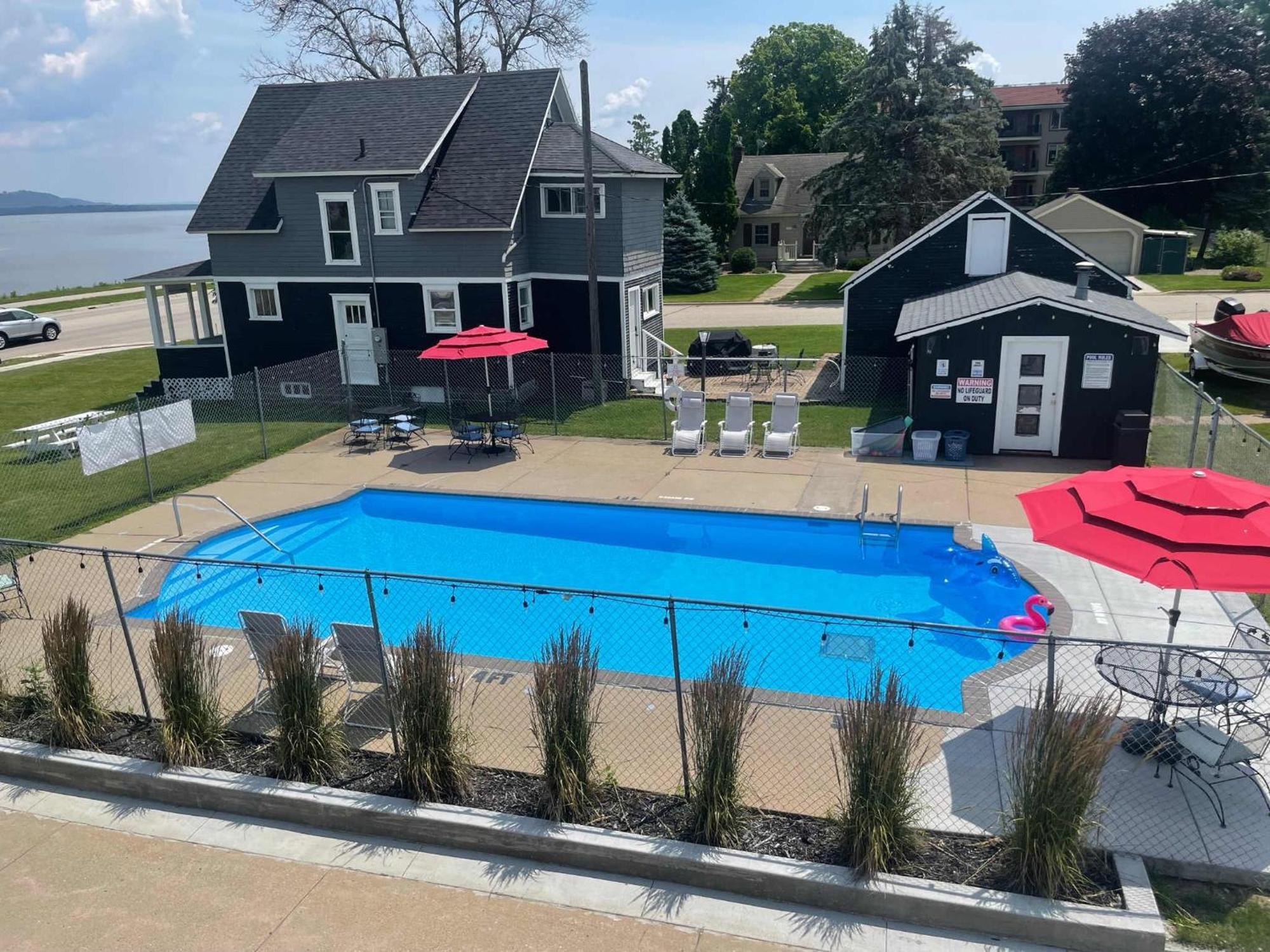 3 Bedroom Condo With Lake Pepin Views With Access To Shared Outdoor Pool Lake City Exterior photo